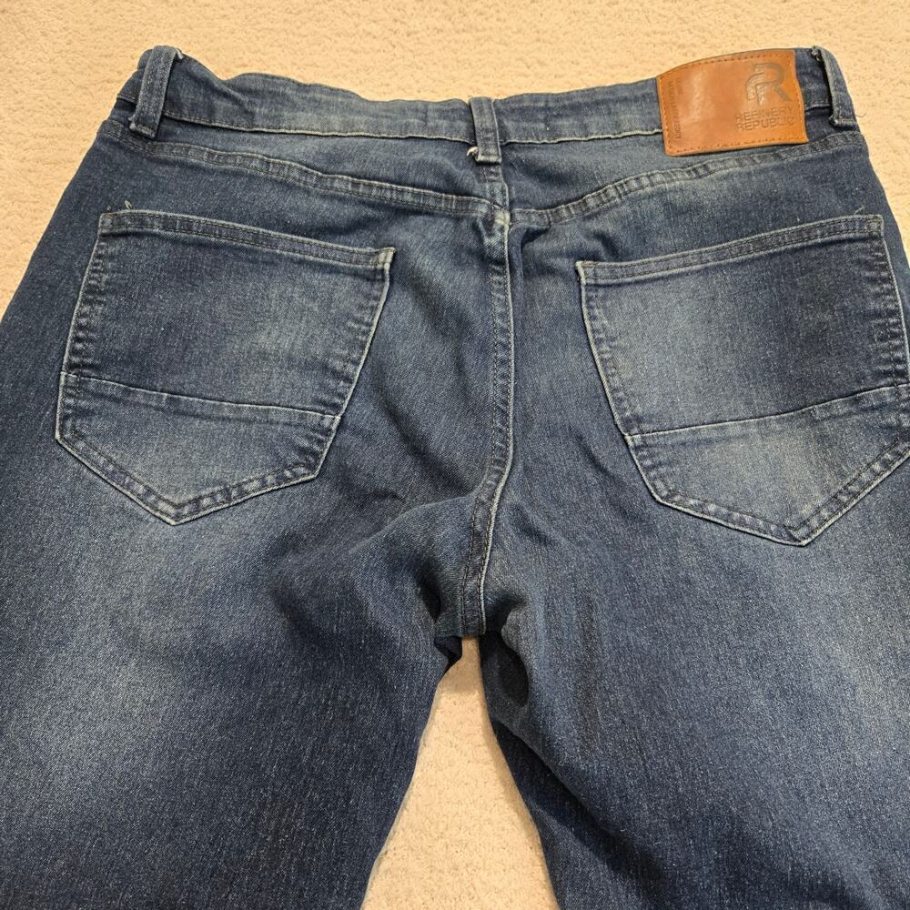 Refinery Republic Jeans Men's 32x30 Straight Leg Medium Wash - Picture 9 of 12